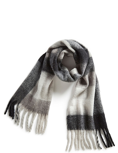 Checked Scarf With Tassels