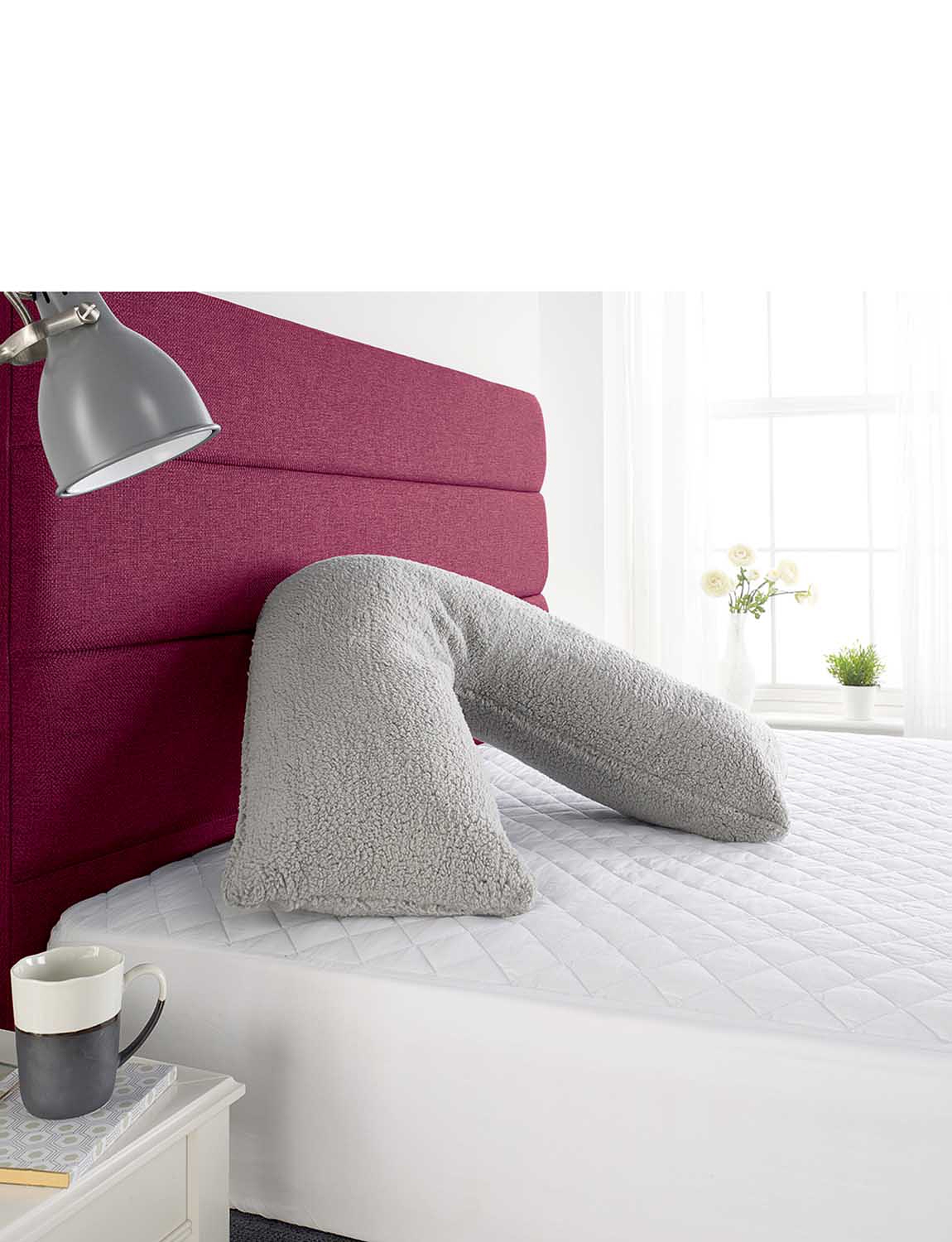 Teddy Fleece V Pillow Chums