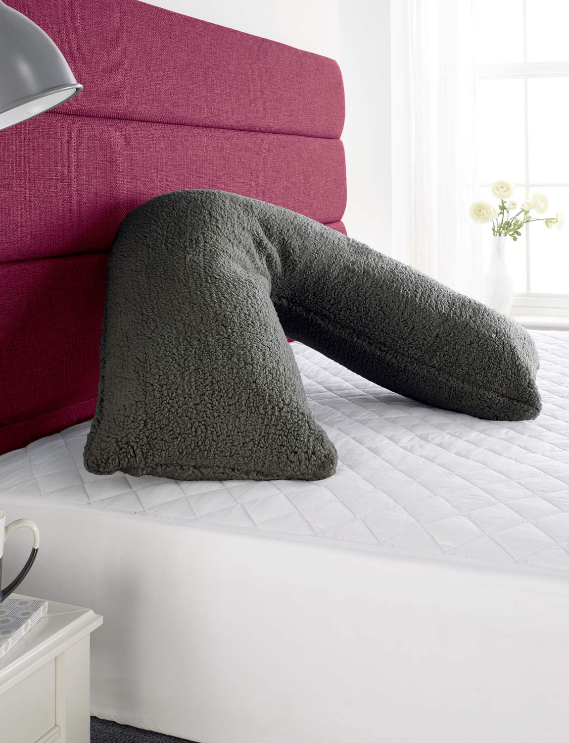 Teddy Fleece V Pillow Chums