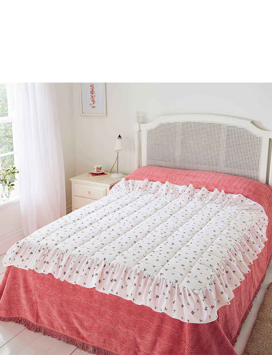 Rosebud Eiderdown Style Quilt Chums